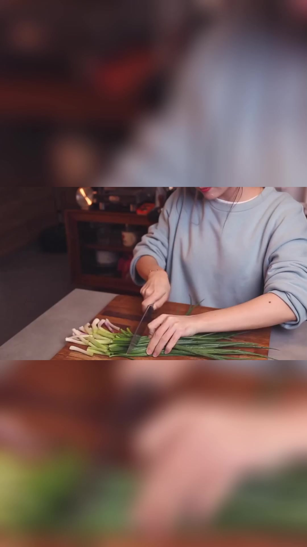 很久以前帮好朋友拍的葱油拌面,今整理手机视频分享给大家