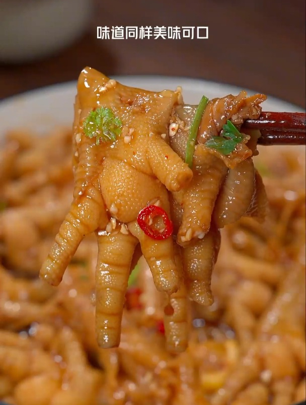 大鱼大肉吃腻了,试试这道柠檬手撕鸡,酸酸辣辣,好吃到舔手指