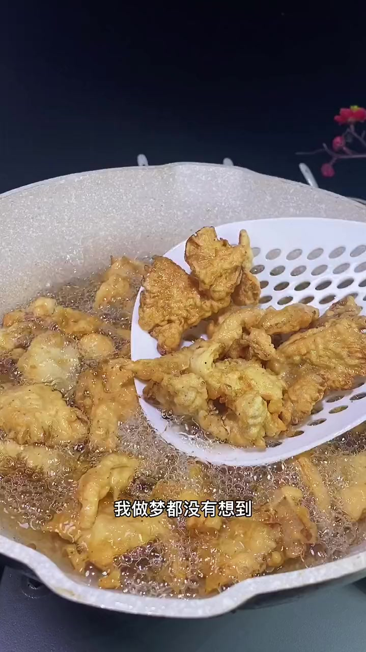 家常菜:烧烤味的炸蘑菇你吃过吗做法简单,快和爱的人一起分享吧