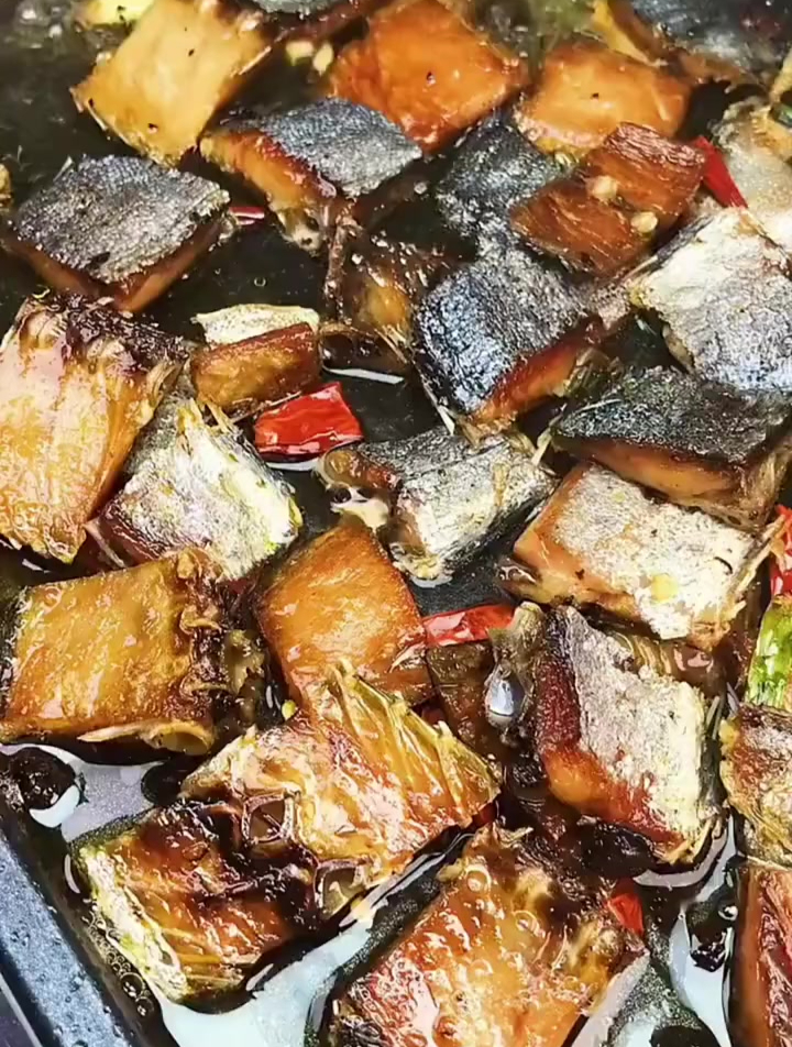 咸鲅鱼肉质紧实蒜瓣肉,泡的不咸了蒸煎炸