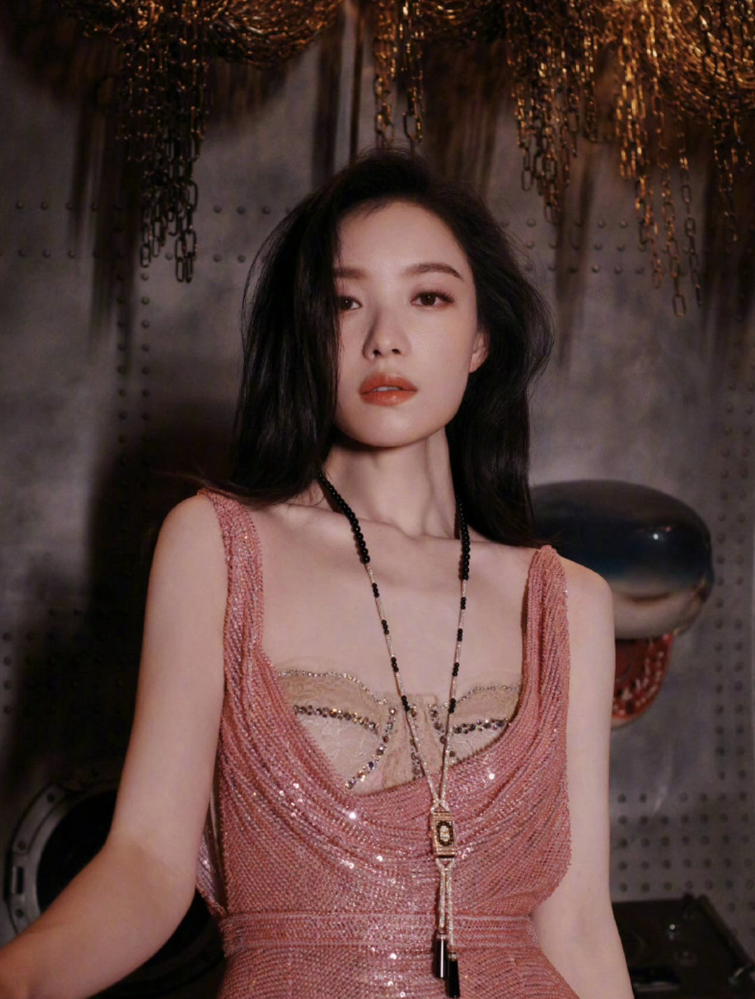 倪妮红毯造型真是绝了,粉红色鱼尾礼服裙优雅温柔,真是美人鱼呀