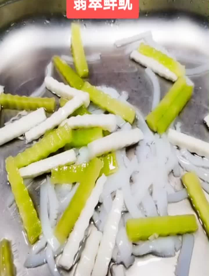 夏天的一道菜品,翡翠鲜鱿,小炒一碟分享给大家