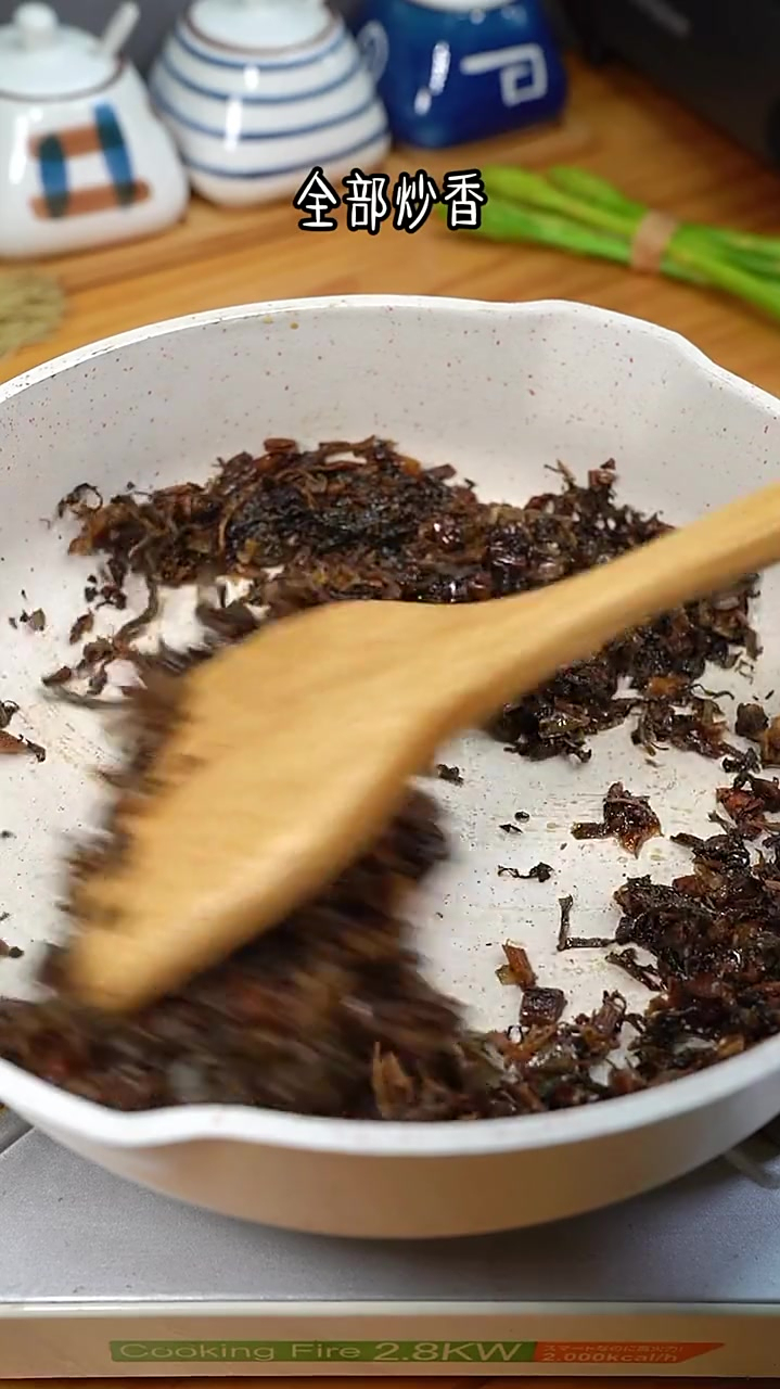 在广东这道梅菜蒸皖鱼就是我们的拿手好菜非常好吃