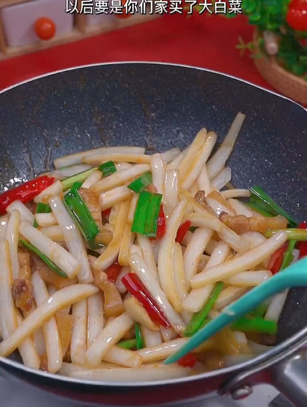 这道菜应该叫什么名字呢,说五花肉炒大白菜又太土