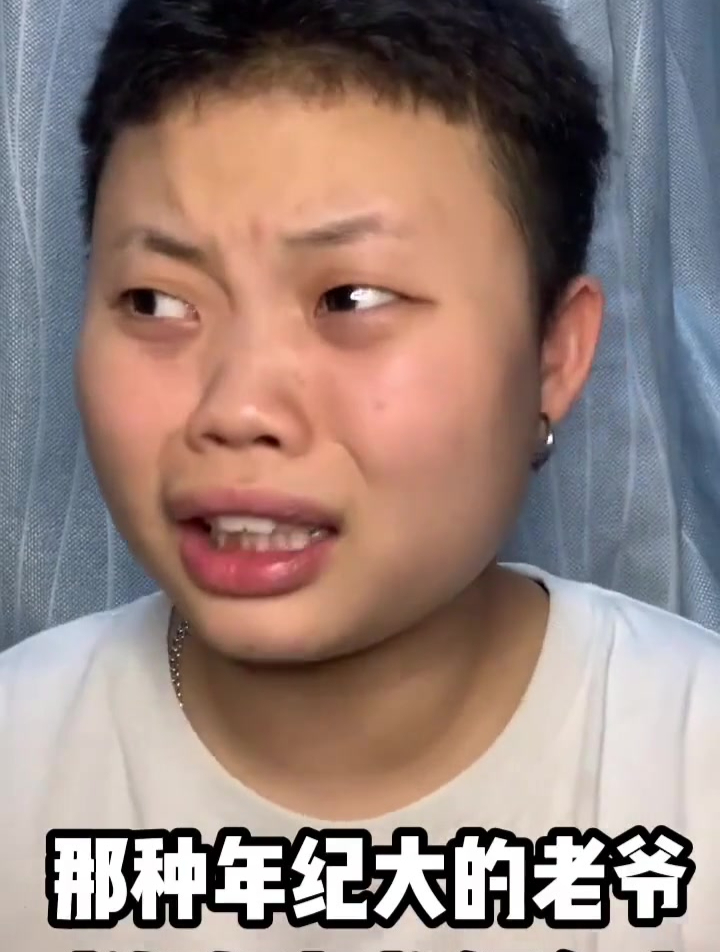 奶茶店打工的帅哥 换个口号