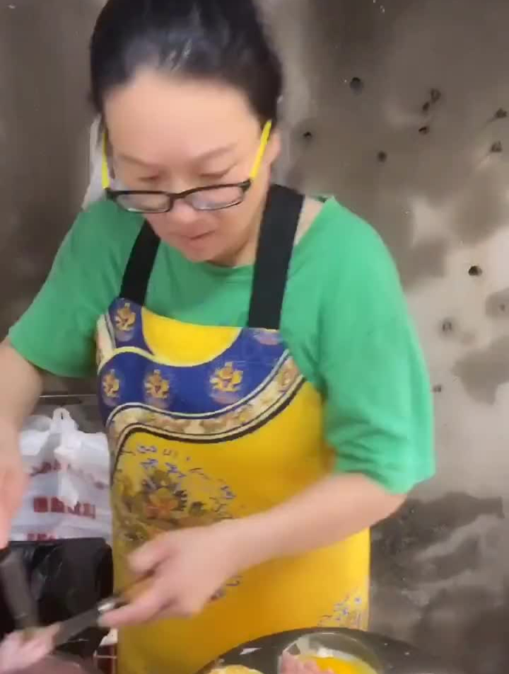 整天说我给汉堡皇后做广告,今天帮你们喷她!