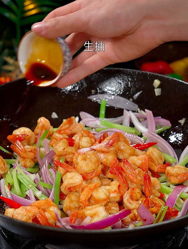 想吃芹菜炒虾仁,你就像我这样在家做