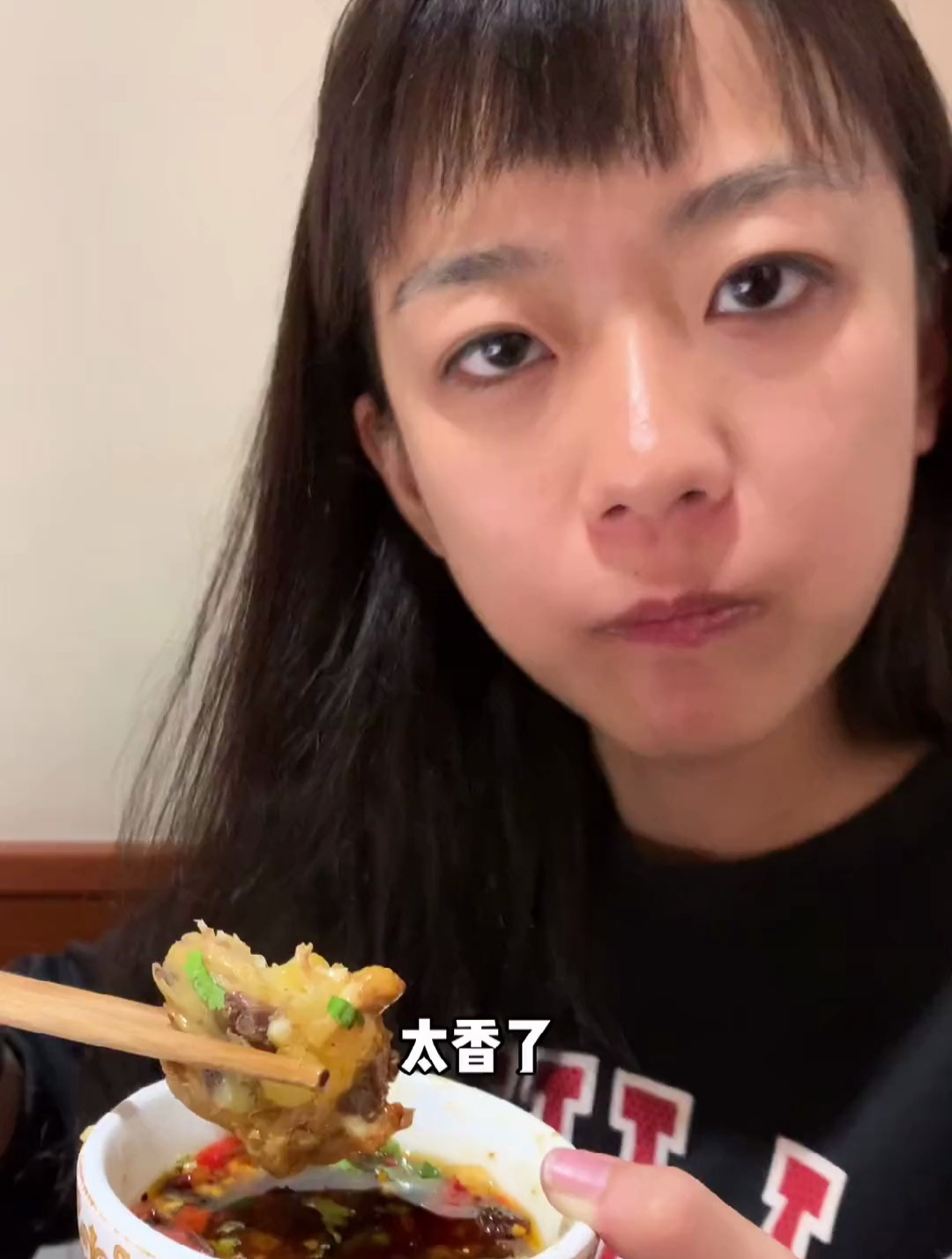 带台湾女生来松潘寻觅美食,第一次吃茶树菇土鸡汤锅!