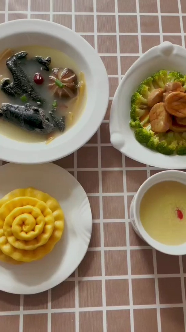 乌鸡菌菇汤,小米粥,蚝油鸡腿菇,让宝妈吃上美味的鲍鱼