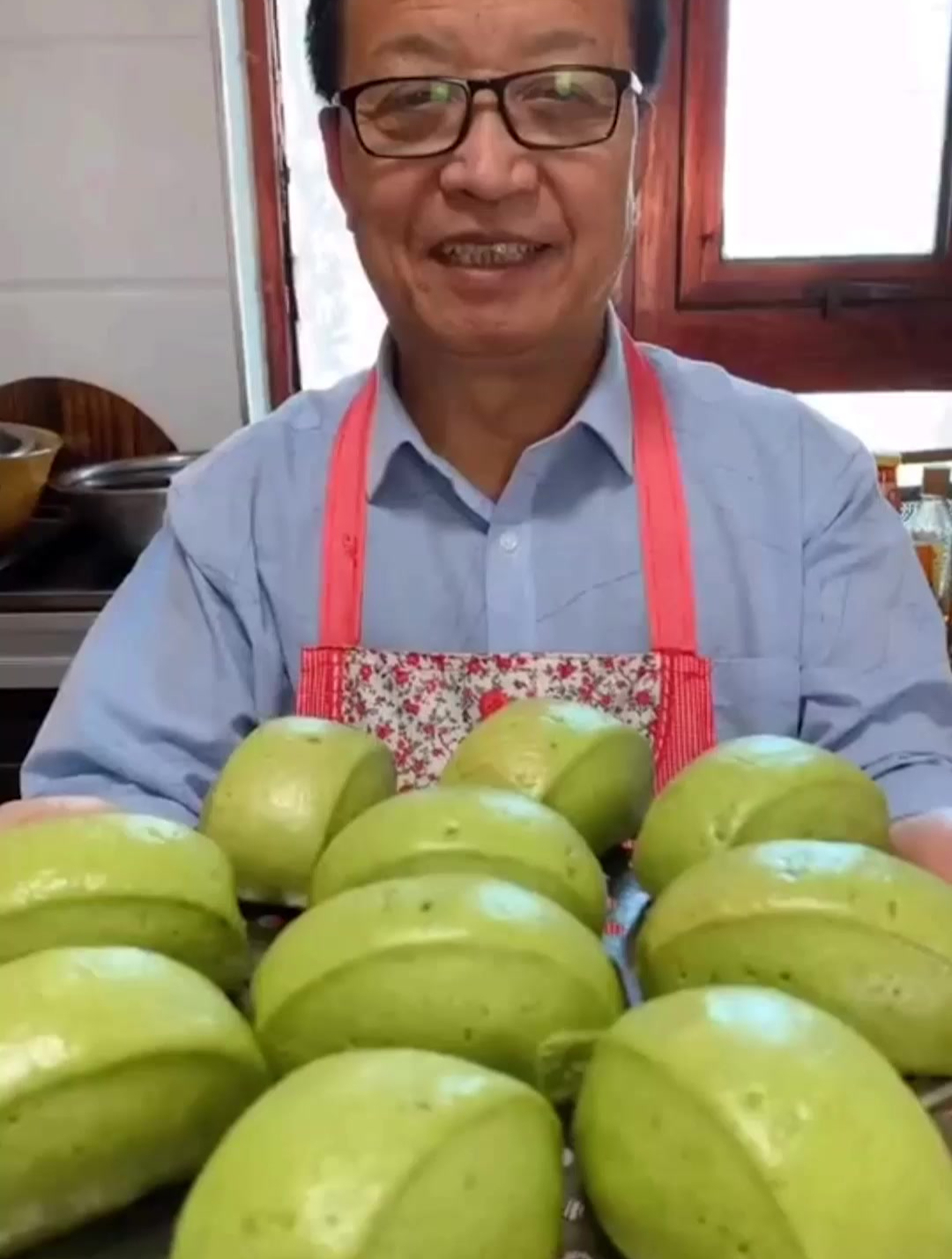 菠菜刀切馒头做法,颜色翠绿翠绿的,好看又好吃