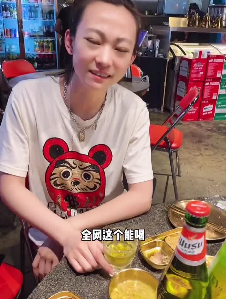 这老板娘是真能喝啊有来挑战的吗心动餐厅美食创作人哈尔滨美食