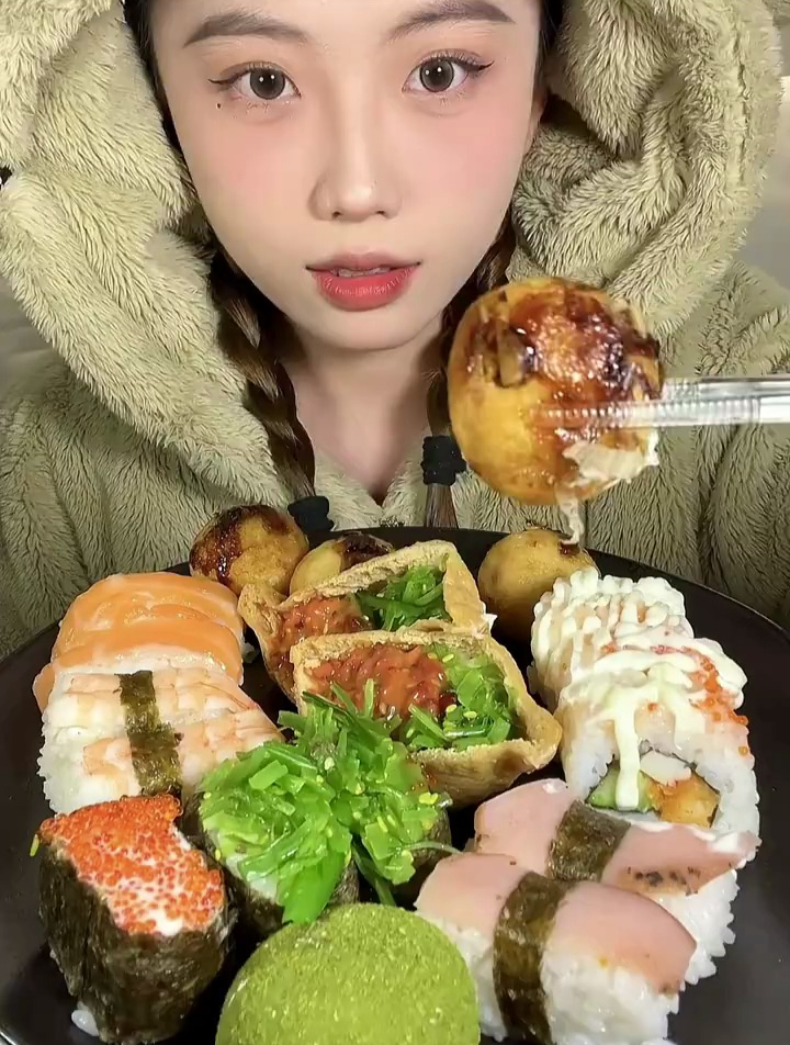 吃寿司和章鱼小丸子 可以做你的饭搭子吗?