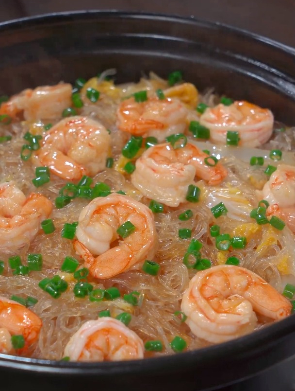 小孩子不爱吃你做的饭,做一道蒜蓉粉丝虾吧,香味十足