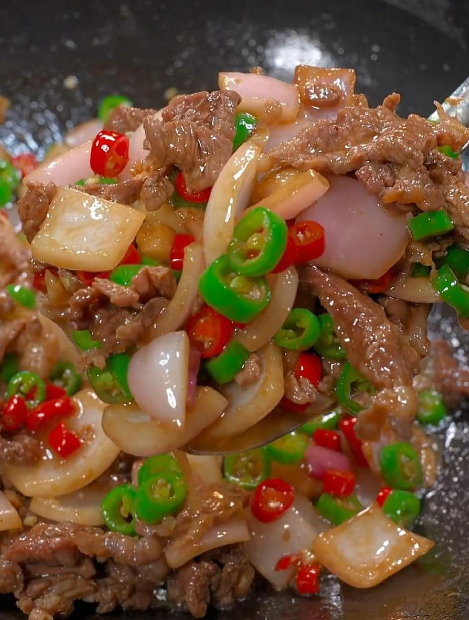这样做的洋葱炒牛肉,简单美味,吃了还想吃