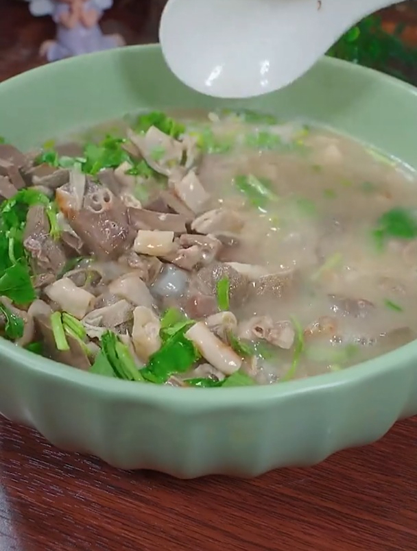 又到了喝羊杂汤的季节,做法简单卫生,营养丰富又好吃