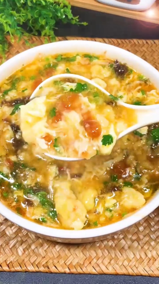 天冷了,早上给家人来一碗热呼呼的疙瘩汤,好吃又美味