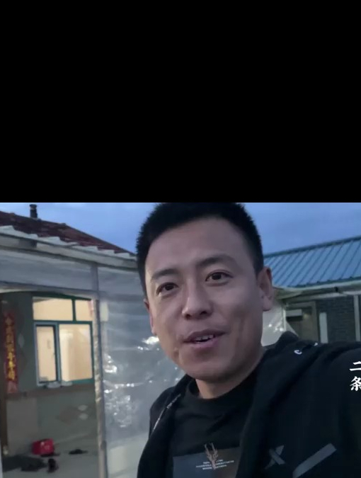 二条妈孵化的鸡蛋破壳了,21天由蛋变成鸡,刚出壳的样子真可爱!