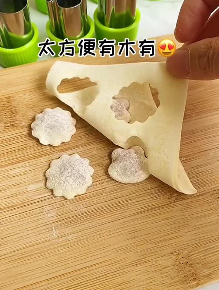 宝宝都无法抗拒的卡通小馄饨又来了,一口一个好吃又营养
