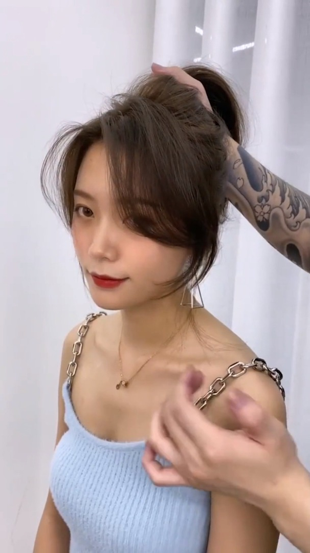 今日份鱼尾烫,就是烫卷出和鱼尾巴一样弧度的发型