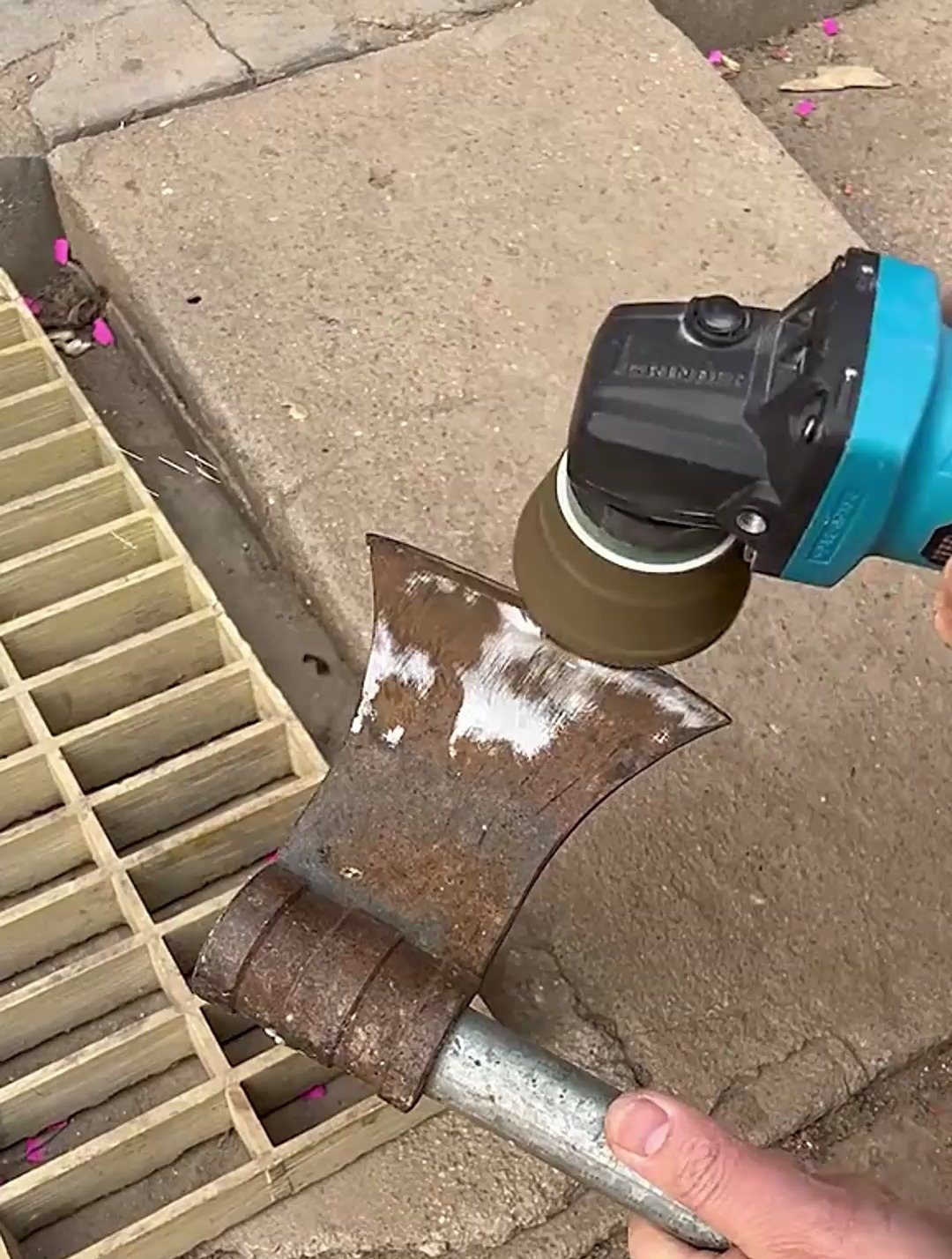 不管是生锈还是钝了的刀具,统统可以这样打磨!打磨完光亮如新!