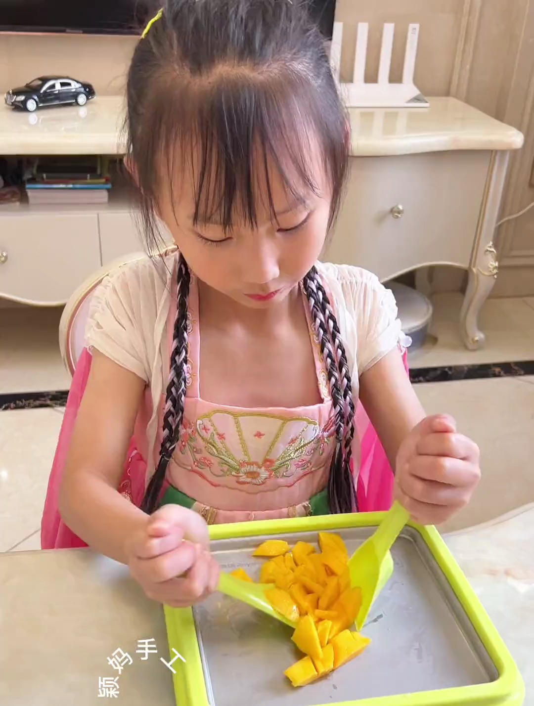 给小朋友安排了不用插电的炒冰机,花式DIY安全又健康