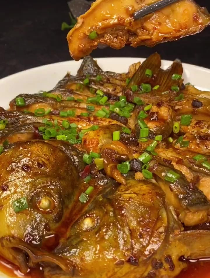 不用煎不用炸的啤酒焖鱼~在家这样做超级简单又入味