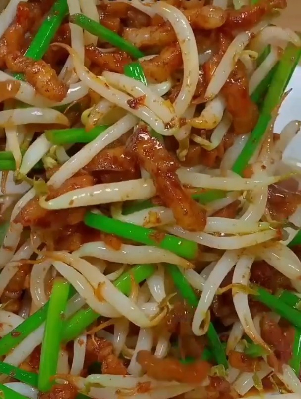 五花肉炒豆芽,荤素搭配,营养丰富