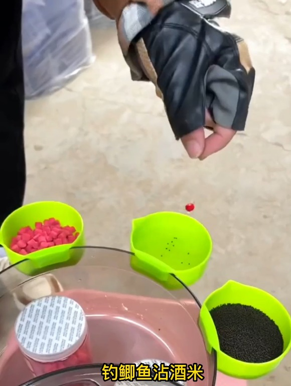 开启钓鱼新模式,饵盘装上几个“碗”开饵上鱼都快人一步!