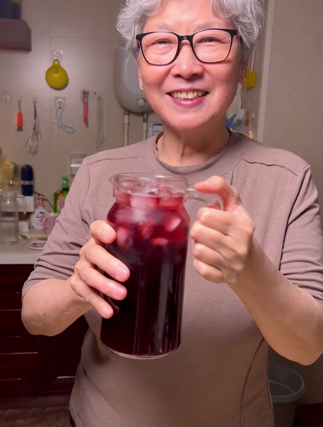 给我家俩娃来上一碗特制酸梅汤,酸酸甜甜又开胃