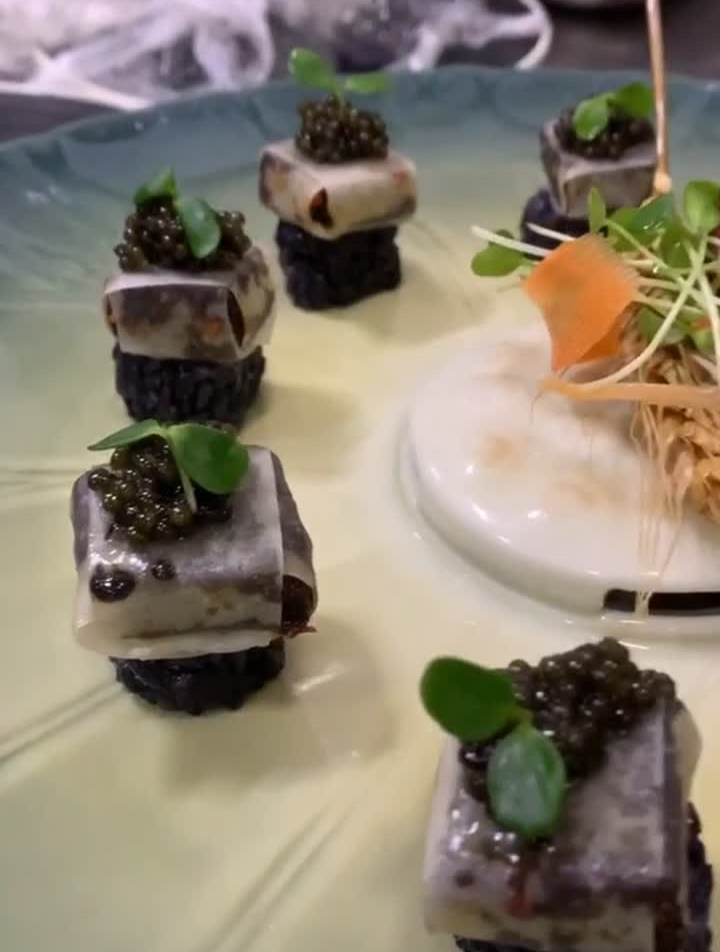 十五年陈皮牛肉配黑鱼子酱,川菜也可以做融会贯通