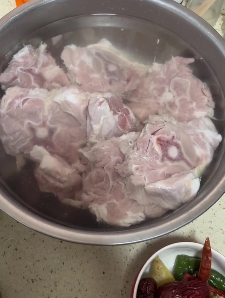 来一顿麻辣羊蝎子美味的不行生活的烟火气息
