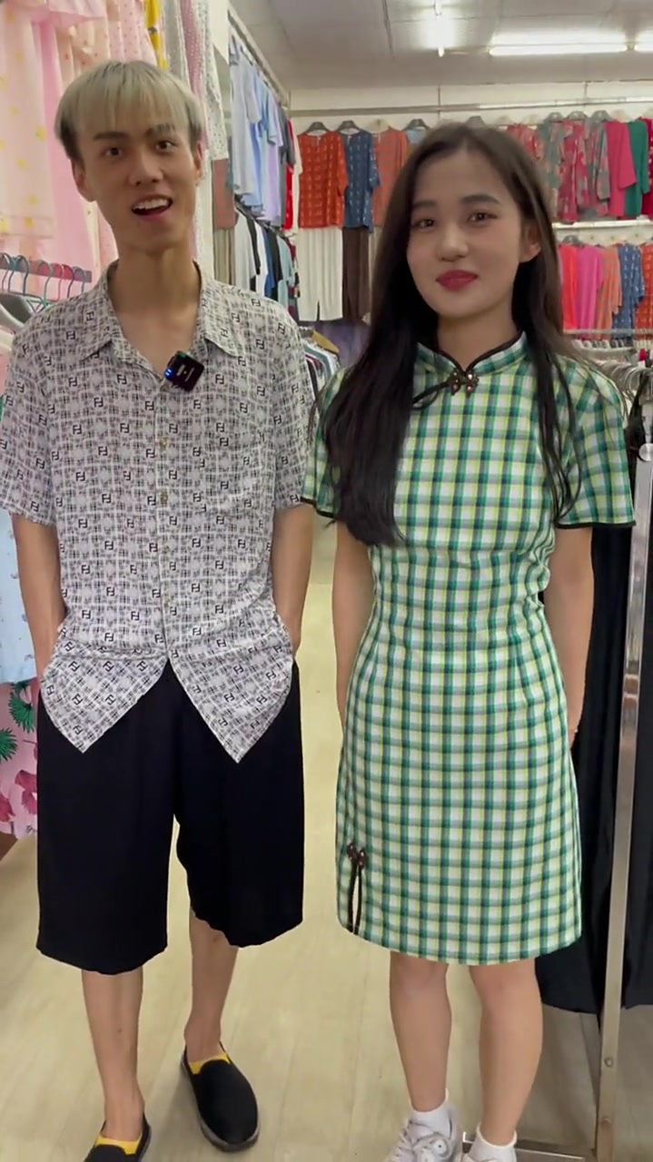 和999个小姐姐合照的第十一天跟对象在菜市场拍情侣