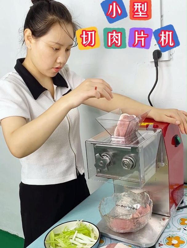 小型切肉片机,可以切鲜肉和蔬菜可以一遍切片二遍切丝三遍切丁
