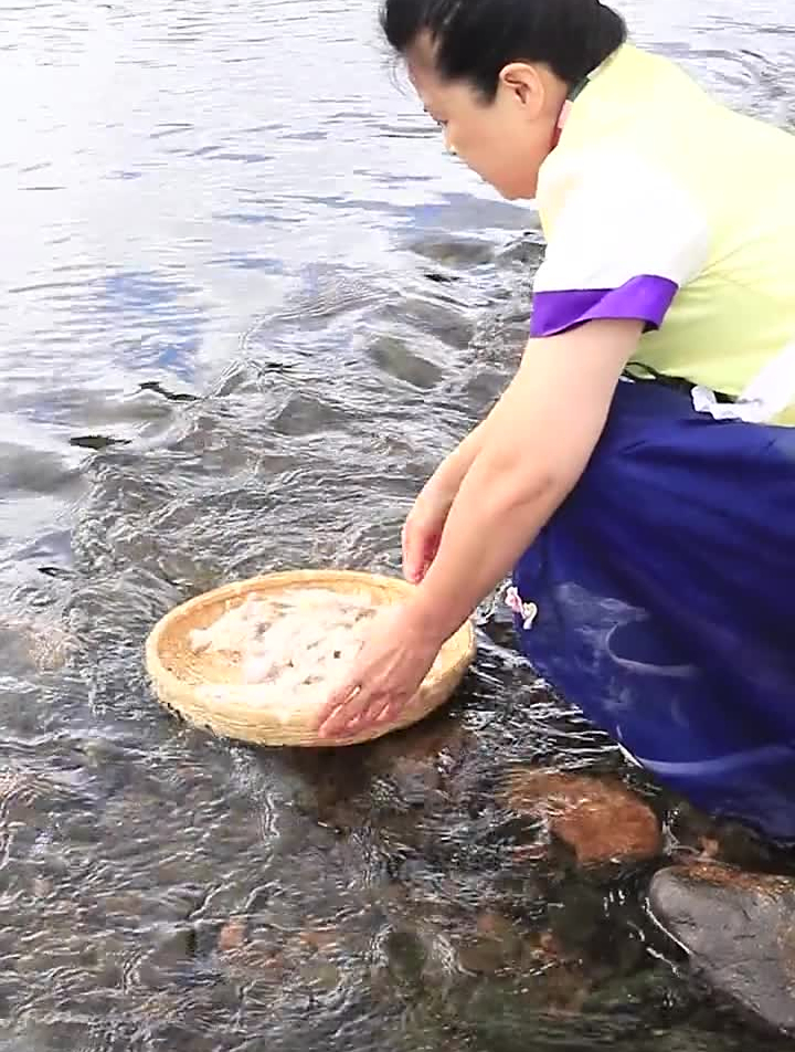 韩式辣拌无骨鸡爪,麻辣鲜香、Q弹爽口,吃了根本停不下来