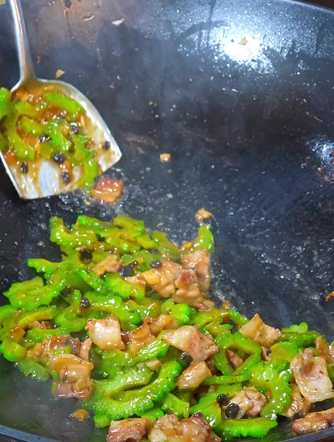 凉瓜肉片看似普通的一个家常菜,但是确是下饭神器!