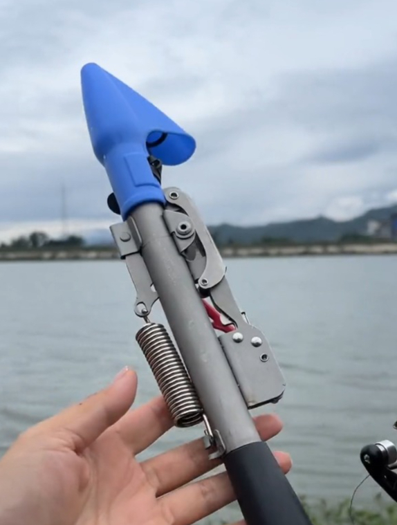 专为喜欢玩海竿研发出的“自动海竿支架”,你玩手机,它钓鱼