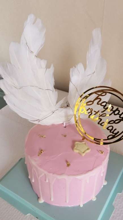 适合送给小女孩的生日蛋糕,天使翅膀蛋糕,闪闪的霓虹灯实在是太漂亮了!