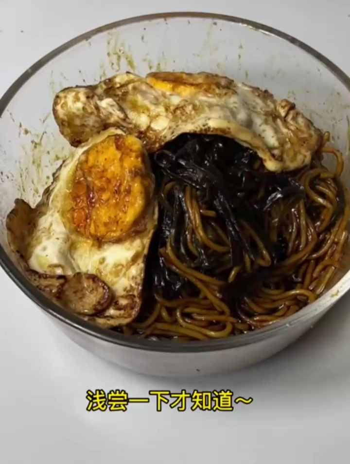 当你半夜饿到不行时就吃葱油拌面吧