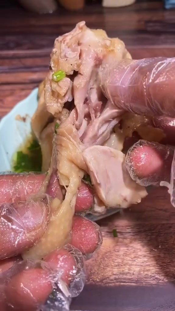 家常菜:不加一滴水不加一滴油的椒盐蒸鸡腿,我一次吃3个
