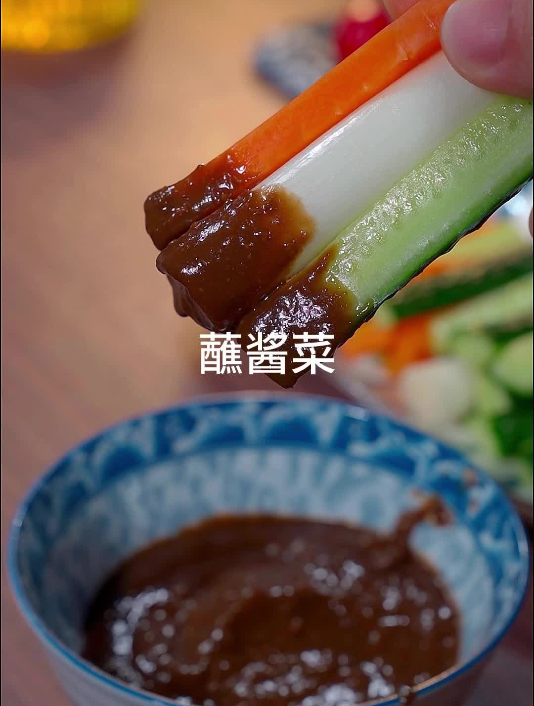 在俺们东北懒得做饭的时候,就会做这个蘸酱菜,好吃又方便