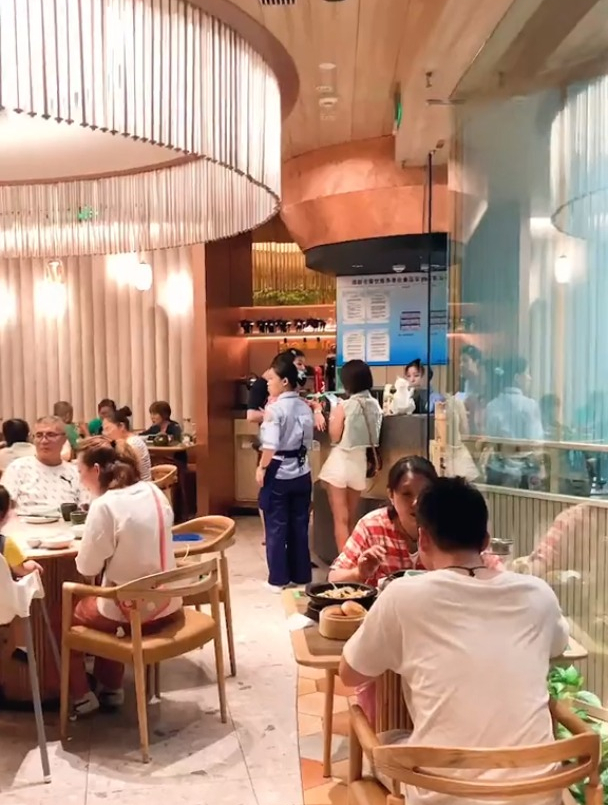 在成都也能吃到资格的云南菜了!尤其是三个小时汽的鸡汤