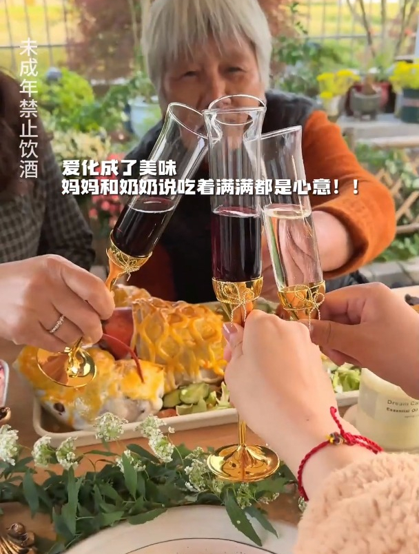 没有比和弟弟一起做饭给妈妈吃更适合母亲节啦!