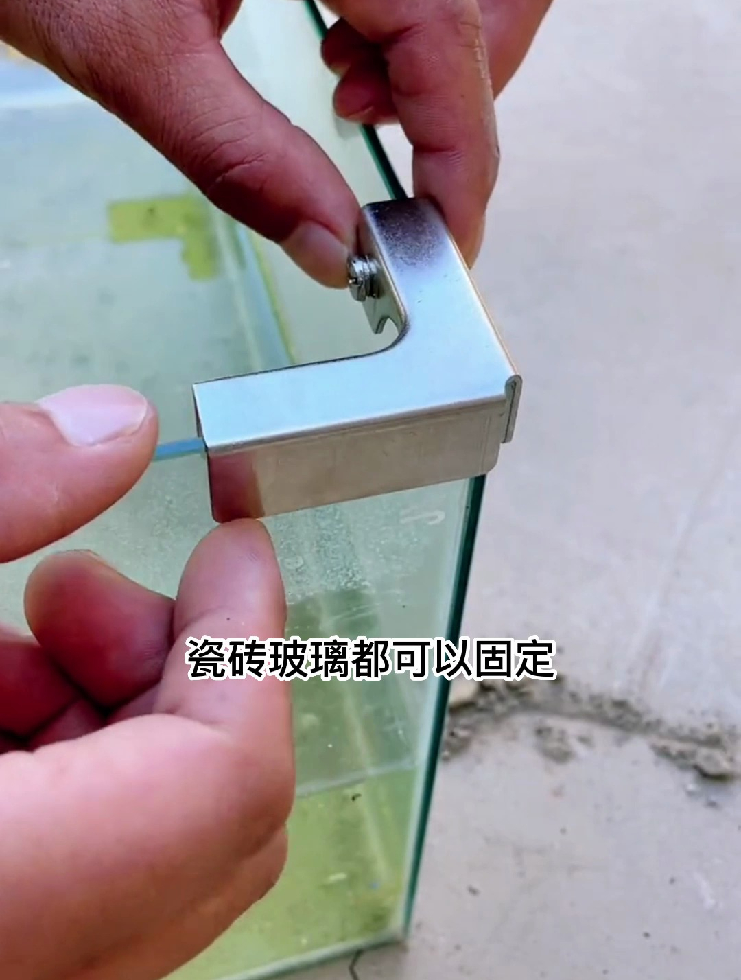 花300买的鱼缸竟然比不过邻居自己做的鱼缸大,我真的emo了!