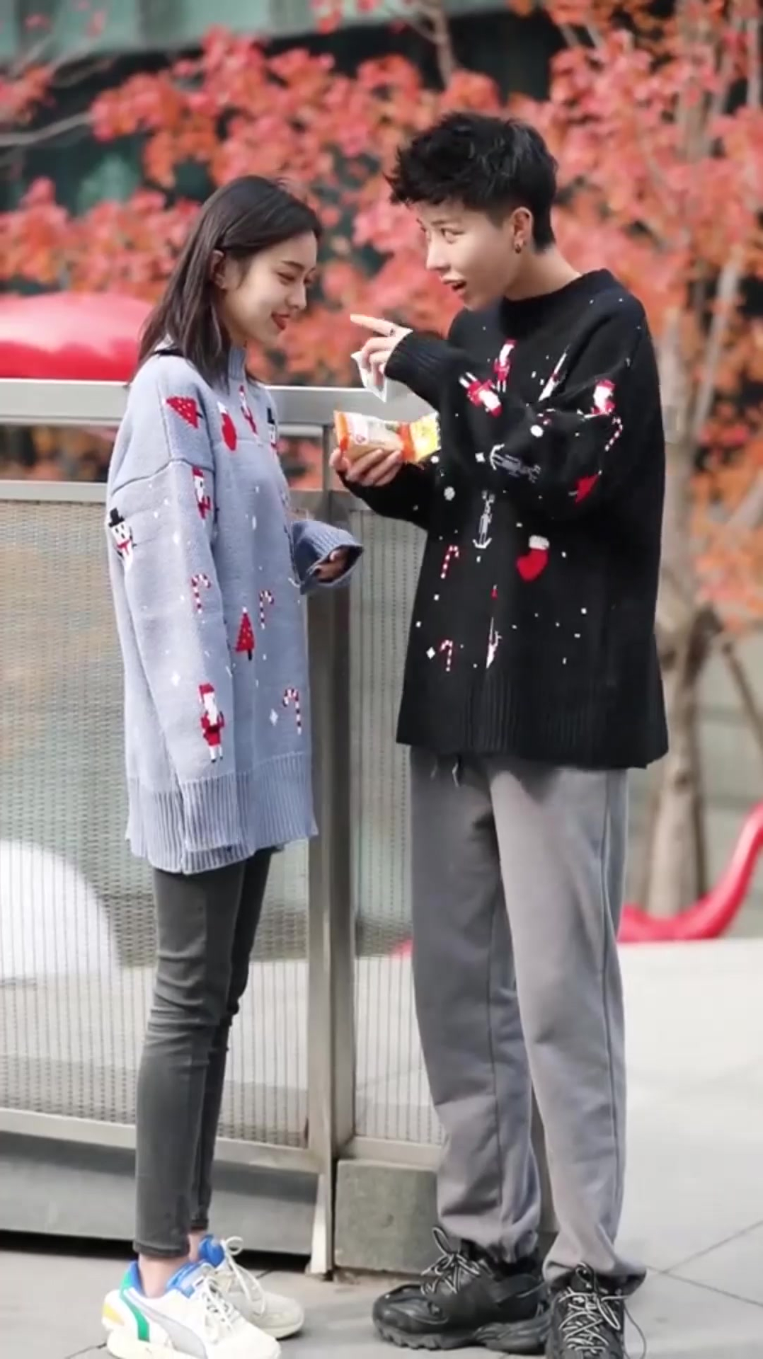 街拍这口奶茶肯定很好喝