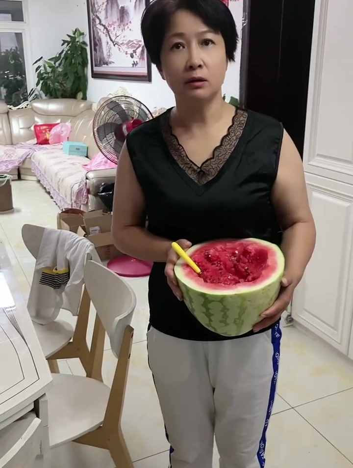 婆婆中午做得太辣了,吃了就肚子疼,孕妇也不能吃太辣的