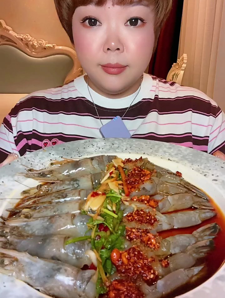 东方虾头和鱼籽虾尾,鲜嫩多汁,超好吃