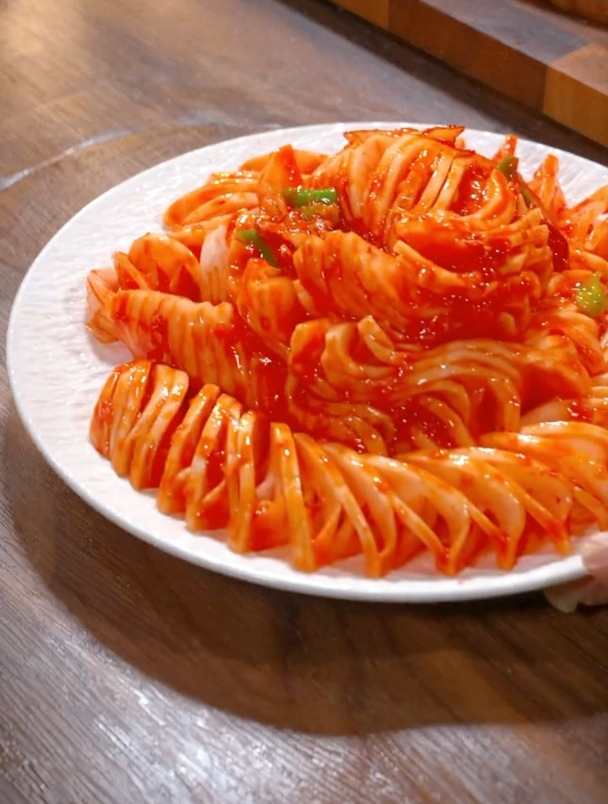 用大白萝卜做的韩式泡菜,口感清脆爽口