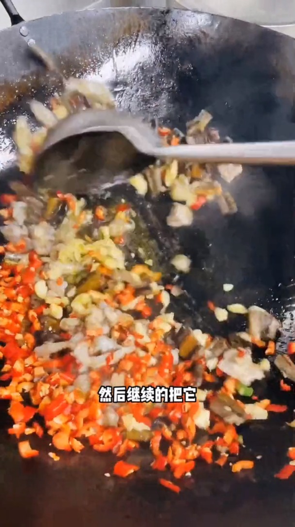 一道好吃的下饭菜,鳝鱼烧牛蛙,不好吃你找我