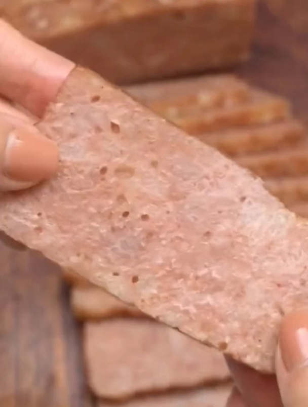 很多孩子都喜欢吃午餐肉,就是不知道怎么做,分享给大家
