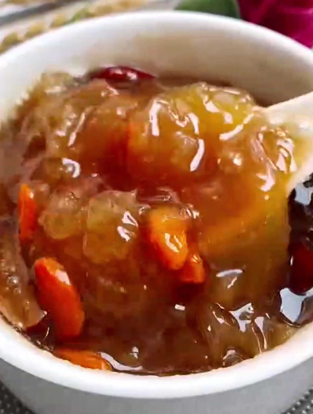 《枸杞桂圆银耳羹》护肝养生,入秋干燥,再忙也要多喝汤